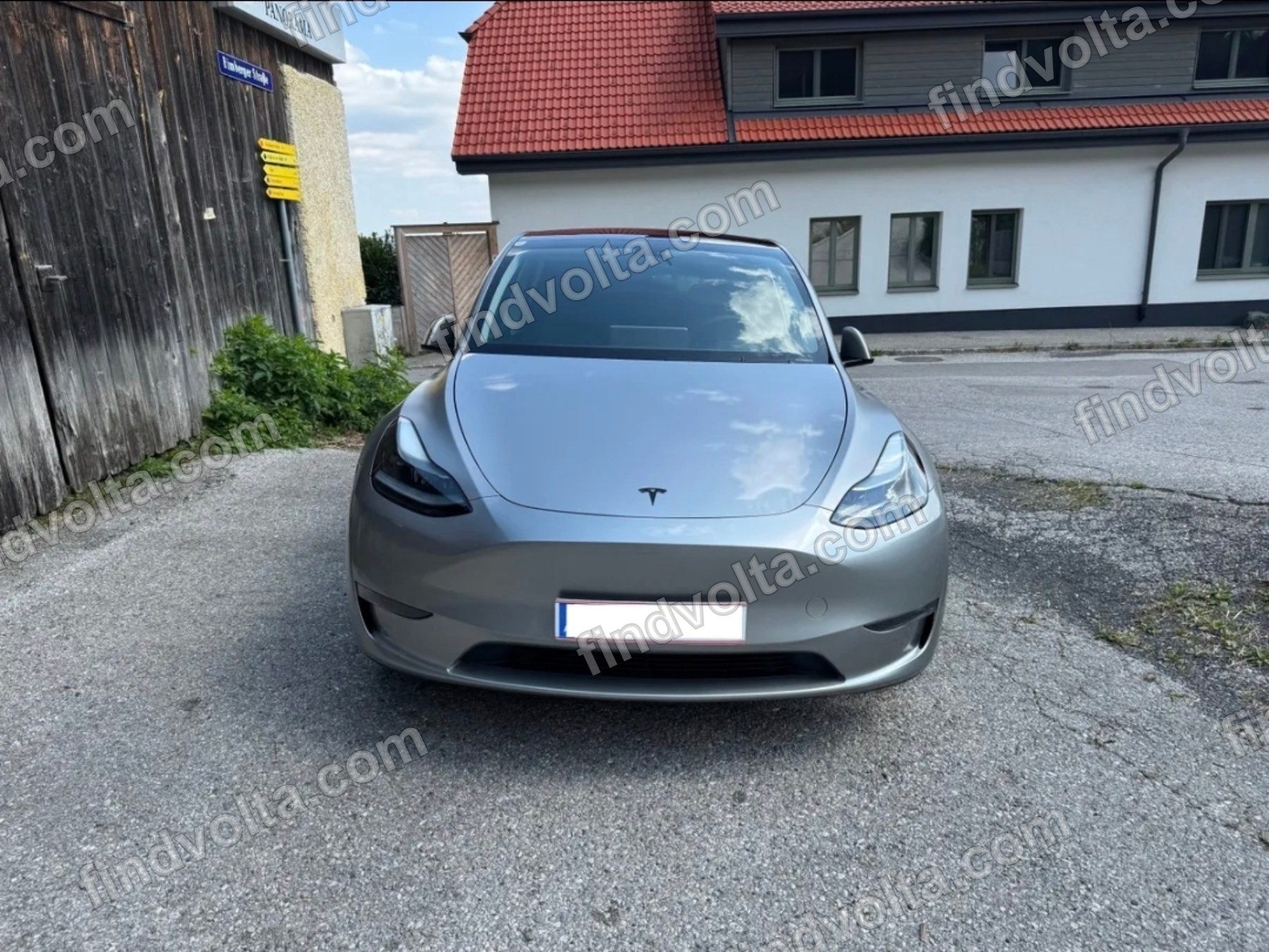 Tesla Model Y 2023 1